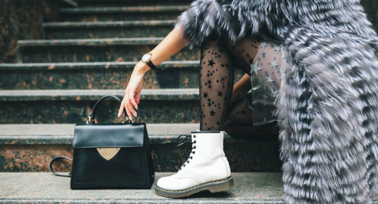 Elegant Women’s Designer Handbags – Up to 50% Off!