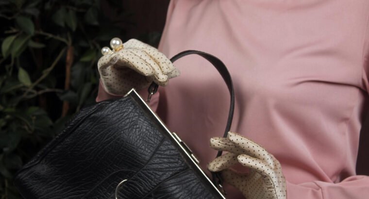 Elegant Women’s Designer Handbags – Up to 50% Off!